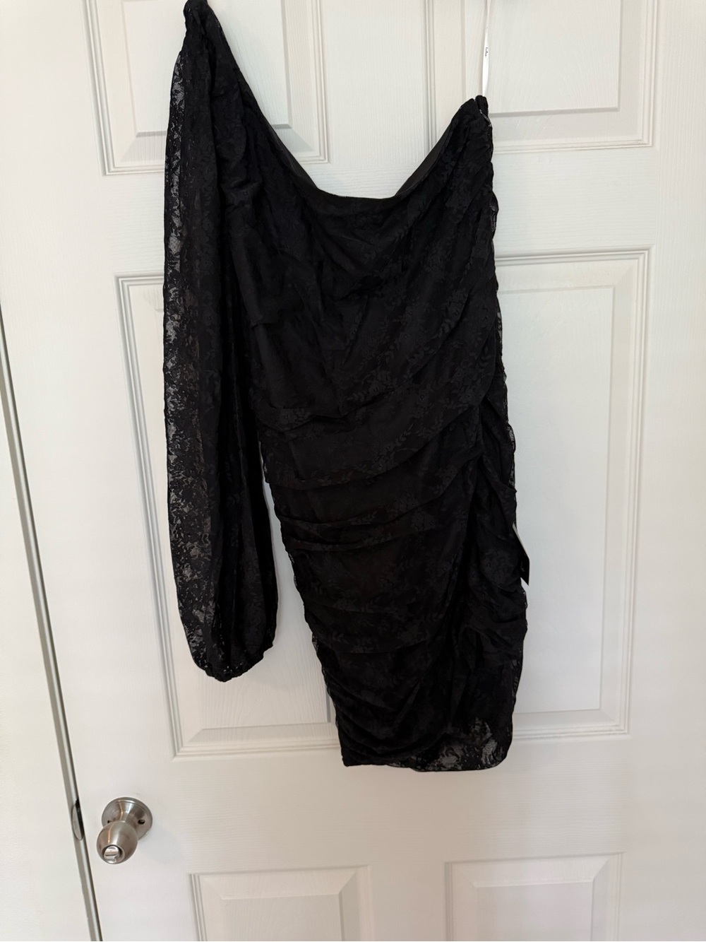 Lulu's Black One-Shoulder Lace Ruched Dress